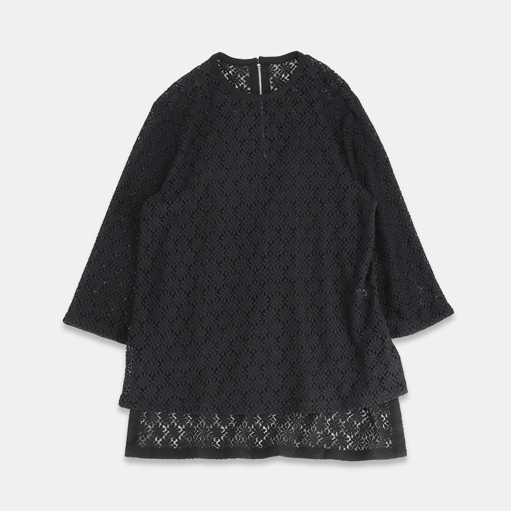 Crew neck pullover with daisy pattern lace