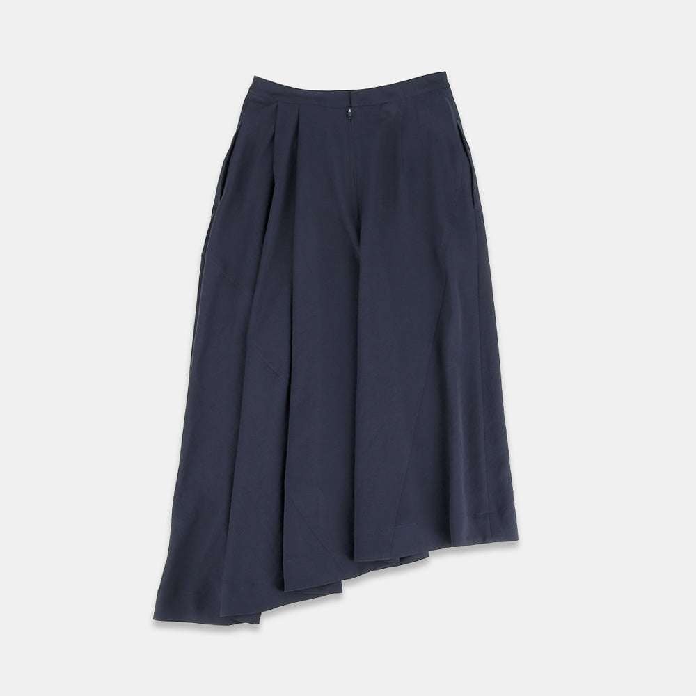 Asymmetrical skirt in dry twill washer