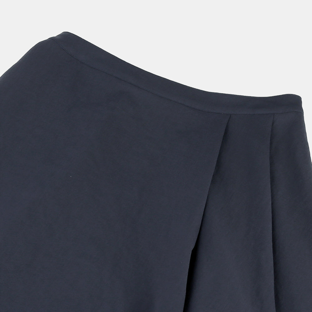 Asymmetrical skirt in dry twill washer