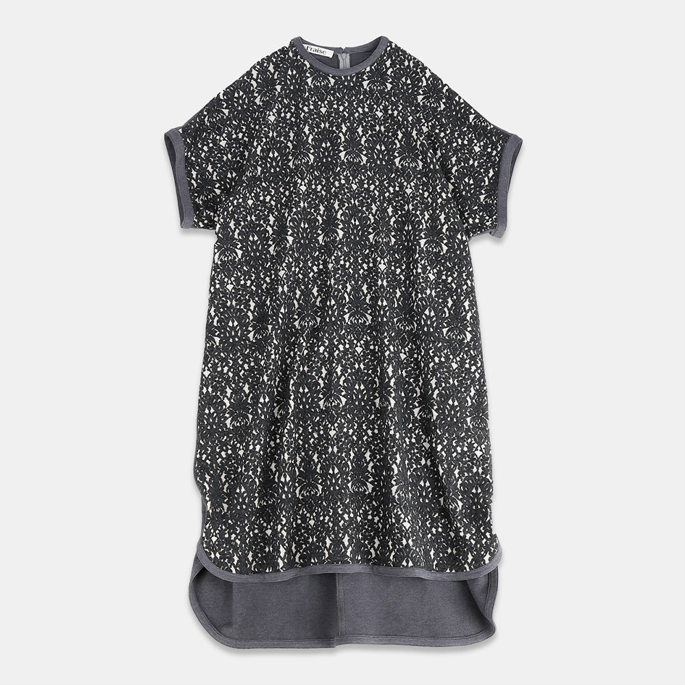 One-piece dress with tapestry pattern lace