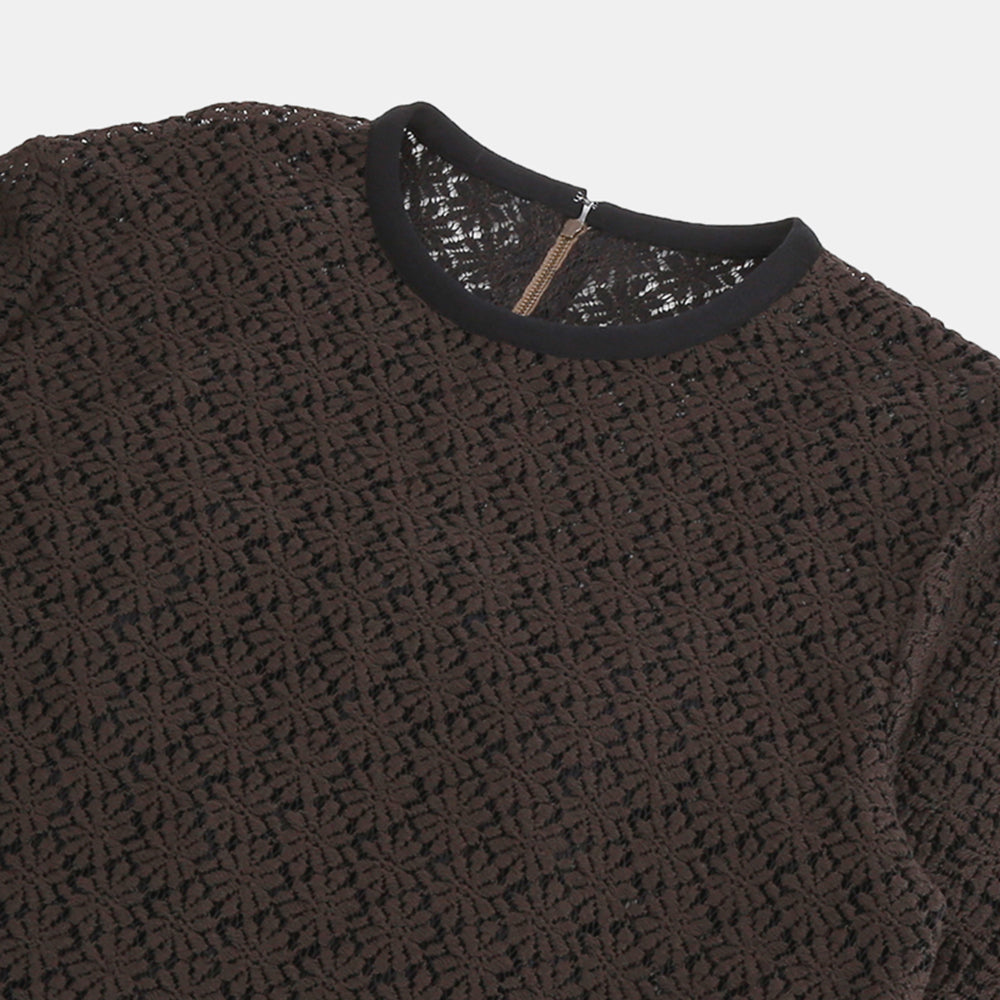 Crew neck pullover with daisy pattern lace